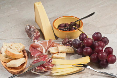 辦理食品經(jīng)營(yíng)許可證需要滿(mǎn)足的餐飲管理?xiàng)l件